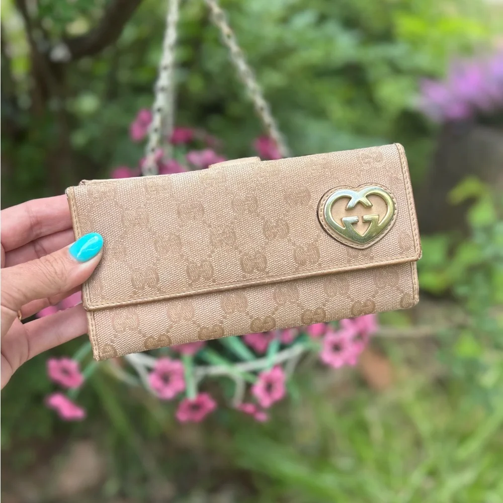 Gucci Shimmer Lovely Heart Wallet Pre-Loved - Picture 1 of 13